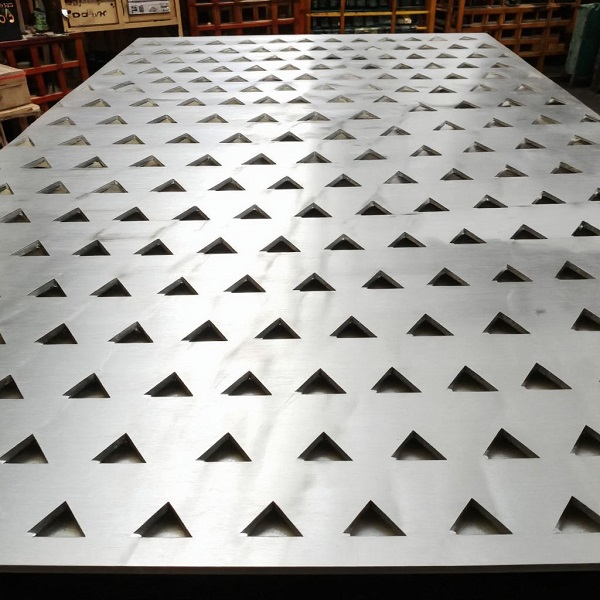 Лист перфорированный стальной